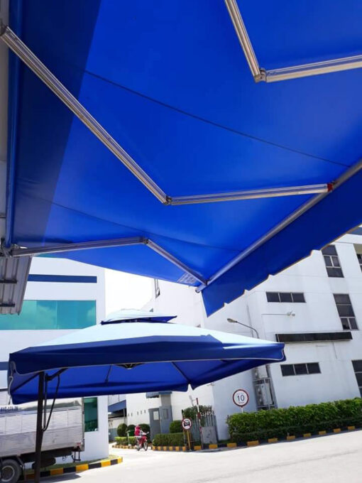 Retractable awning