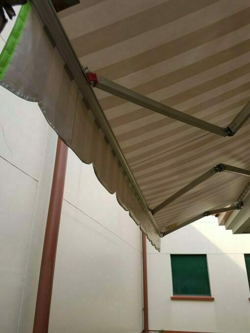 Retractable awning
