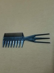Plastic comb