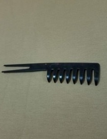 Plastic comb