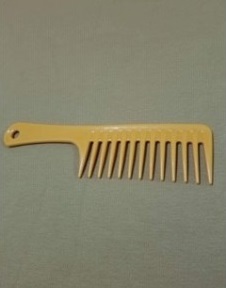 Plastic comb