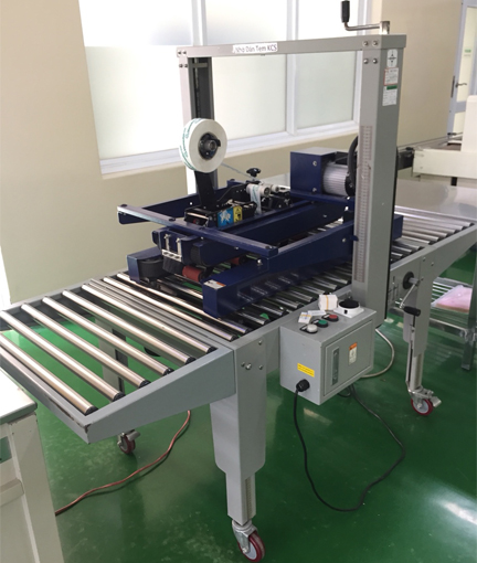 Carton sealing machine