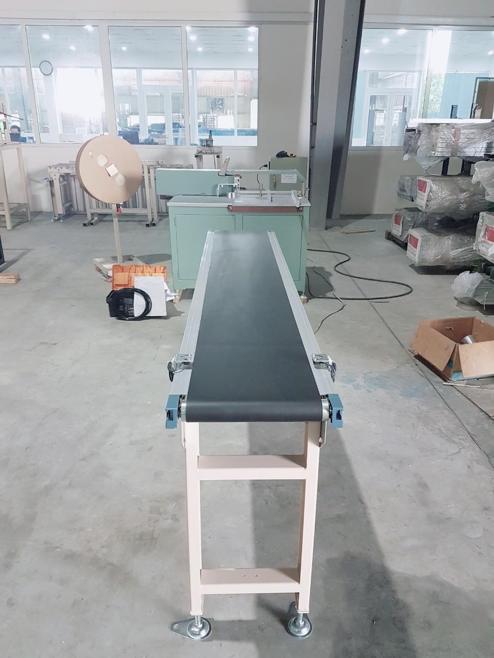Heat-resistant belt conveyor