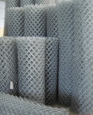 Wire net fencing