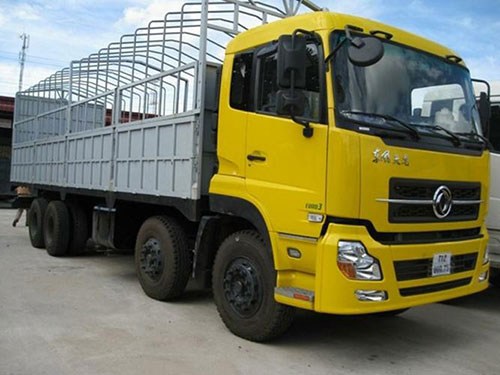 Road freight transport by 500kg truck