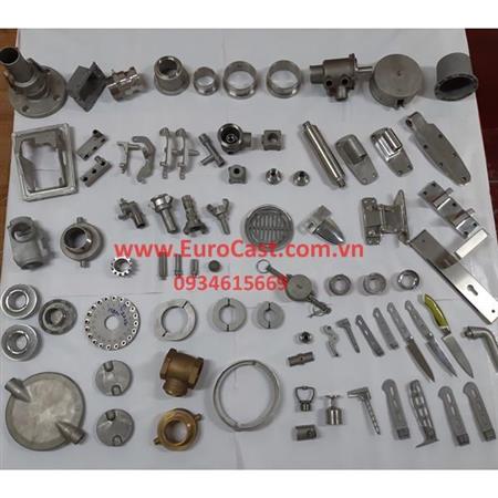 Casting flange, pump