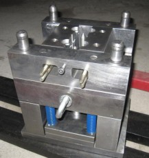 Plastic pressing mold