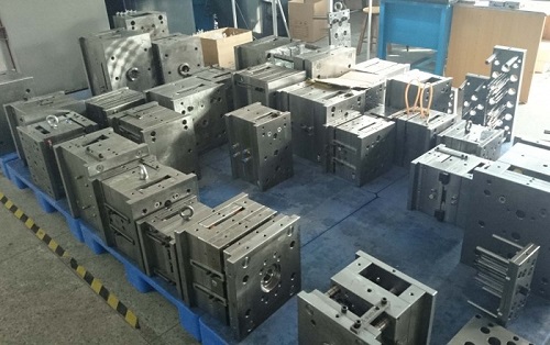 Plastic pressing mold