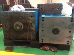 Plastic pressing mold