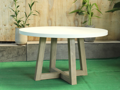 Round table top with acacia wood legs