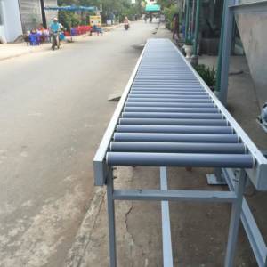 Roller conveyor