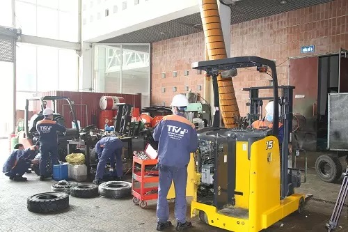 Forklift repair