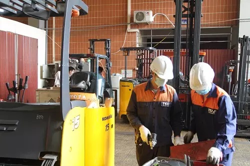 Forklift repair