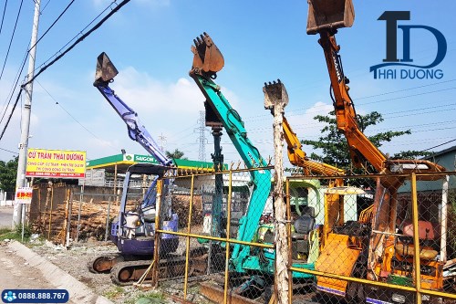 Excavator rental