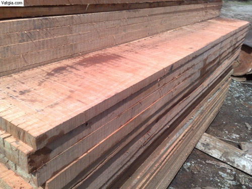 Red apitong wood