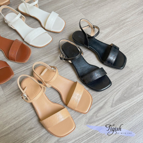 3p square-toe sandals with cross straps
