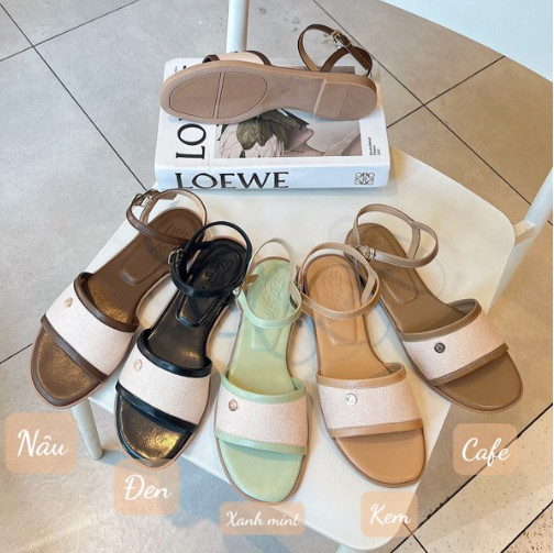 Flat round-toe sandals with trim