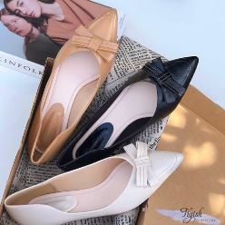 Pointed-toe ballet flats with bow