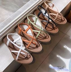 Round-toe thong sandals