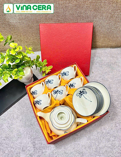 Ceramic tea sets