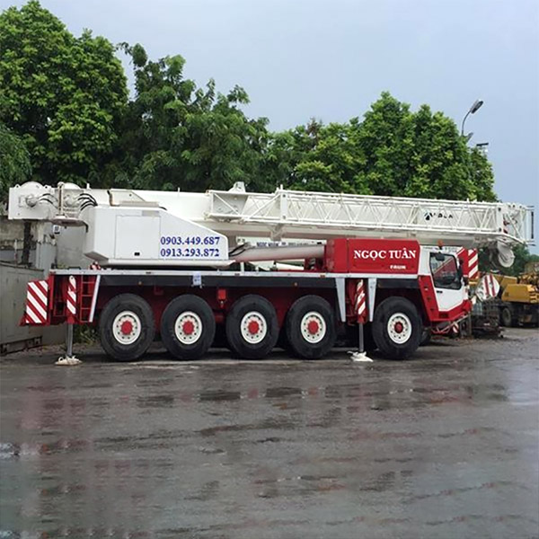 120-ton rubber tire crane
