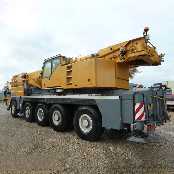 160-ton rubber tire crane