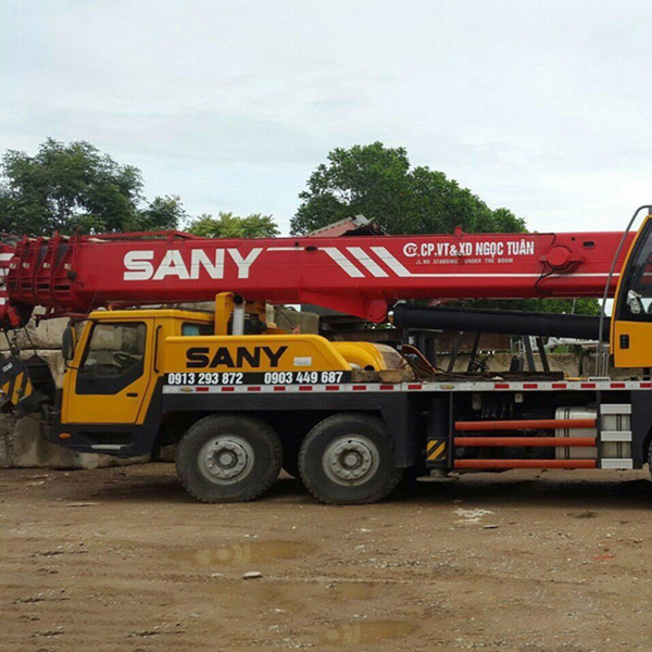 50-ton rubber tire crane