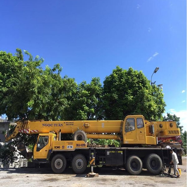 75-ton rubber tire crane