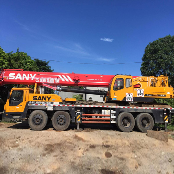 85-ton rubber tire crane
