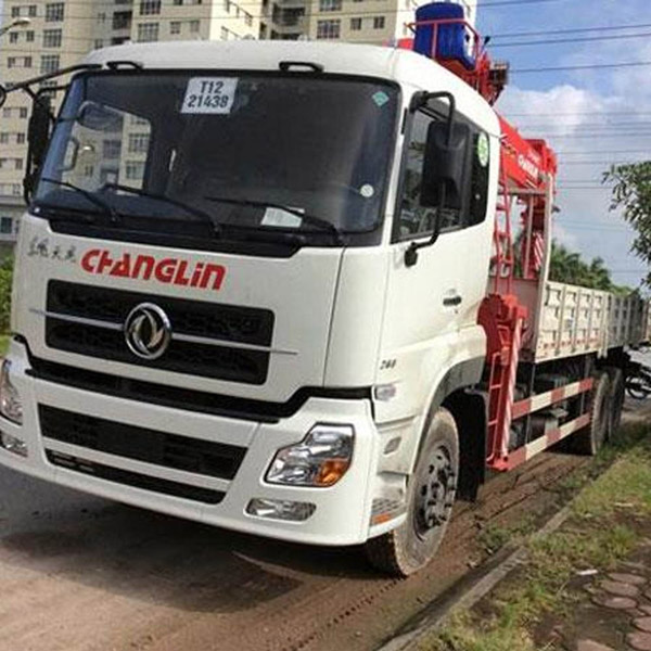 Dongfeng 3-axle truck-mounted crane