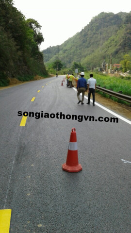 Reflective Thermoplastic Road Marking Application