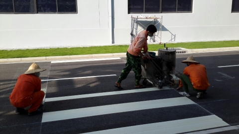 Reflective Thermoplastic Road Marking Application