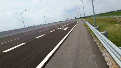 Reflective Thermoplastic Road Marking Application