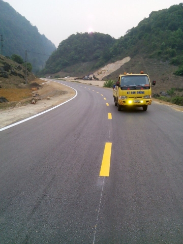 Reflective Thermoplastic Road Marking Application