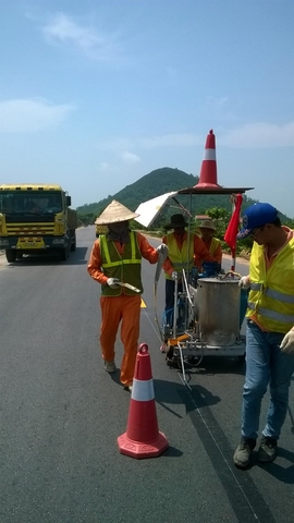 Reflective Thermoplastic Road Marking Application