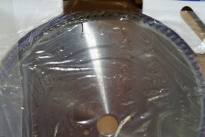 Saw blade for cutting wood