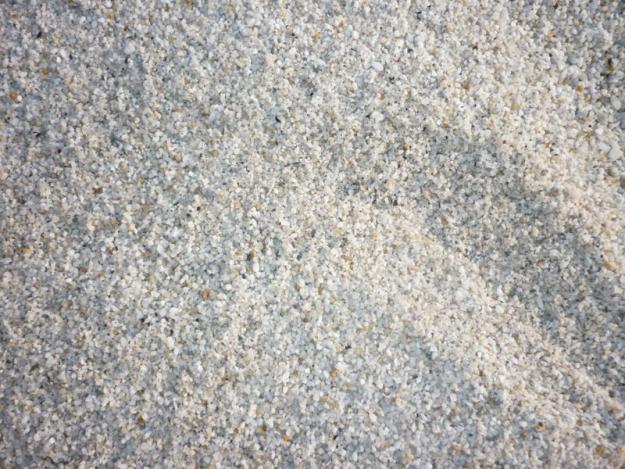 Quartz pebbles for flitering well water