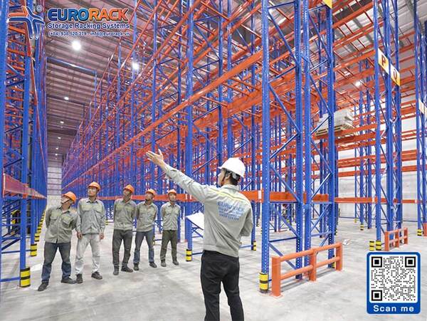 Selective pallet rack