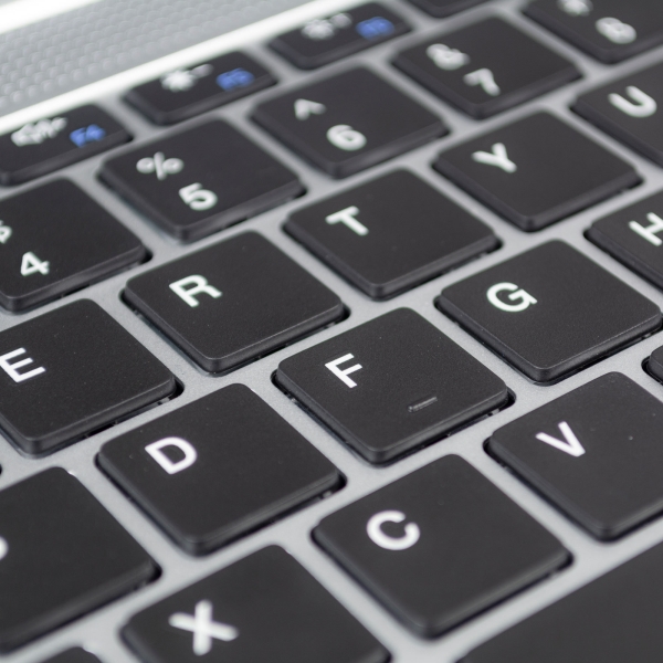 SingPC M16 Laptop