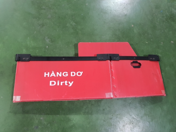 Foldable plastic corrugated boxes