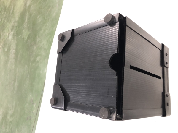 Plastic corrugated trays