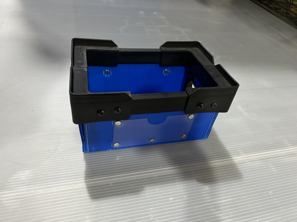 Plastic corrugated trays