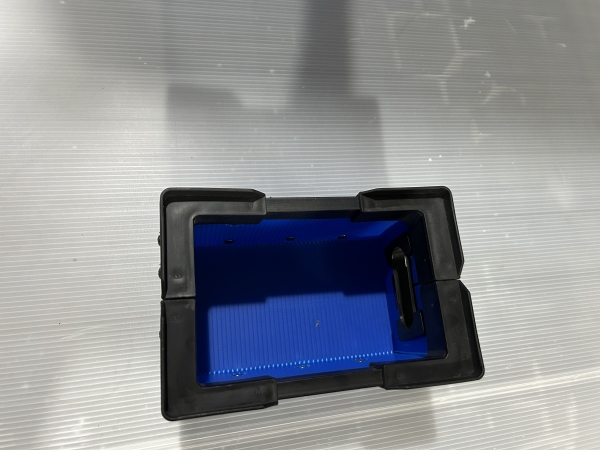 Plastic corrugated trays