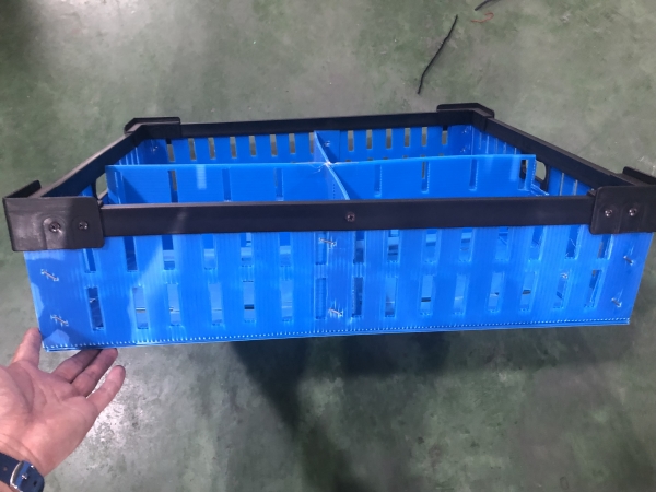 Plastic veterinary boxes