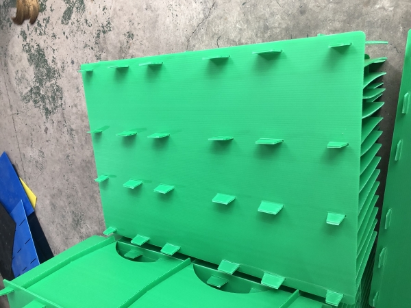 Plastic corrugated dividers