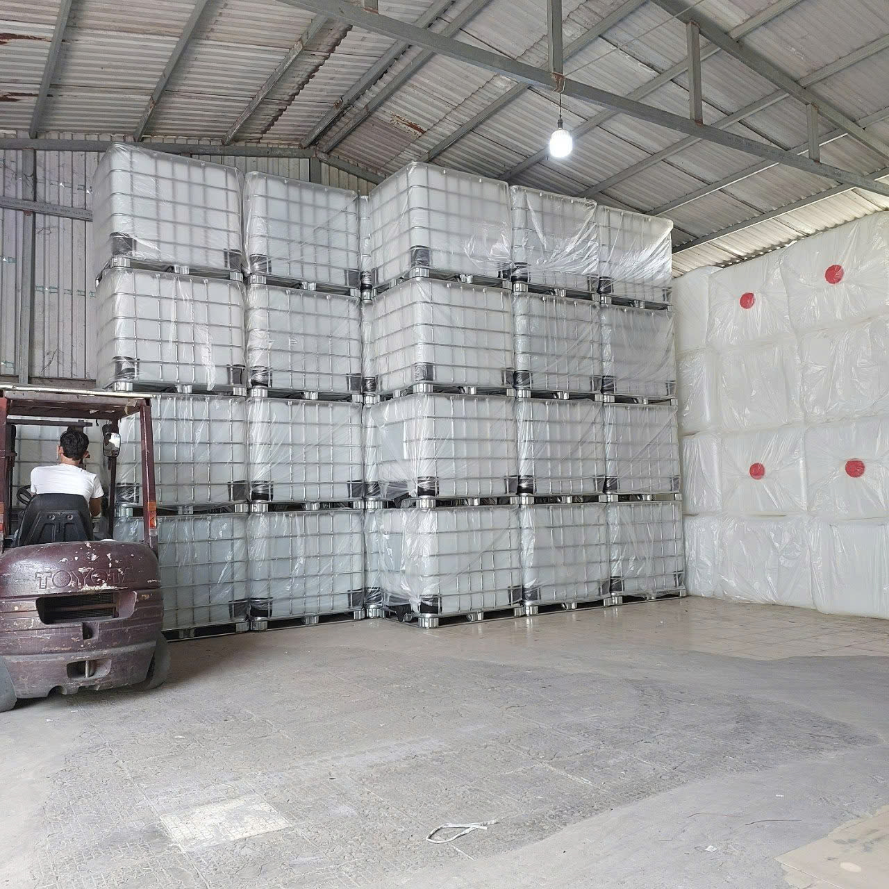 IBC plastic tank