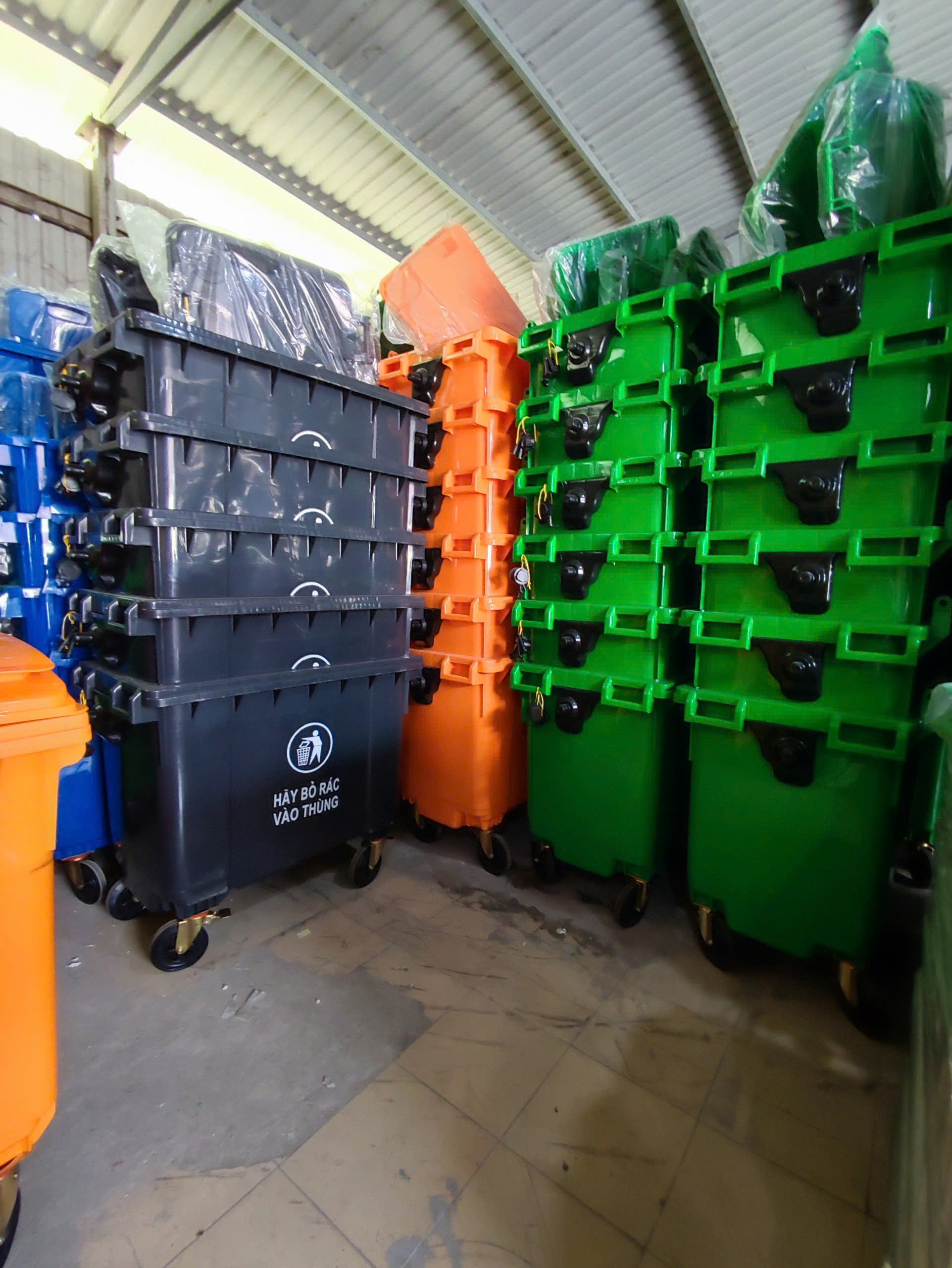 Plastic garbage collection cart