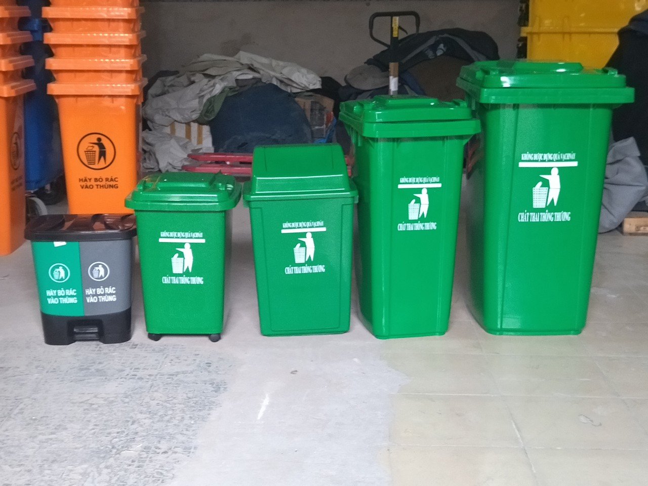 Trash bin