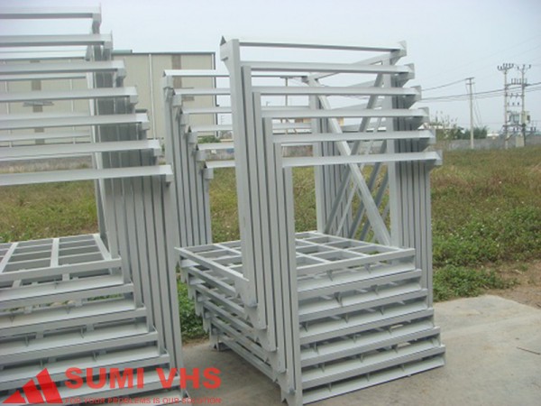 Stacking pallets