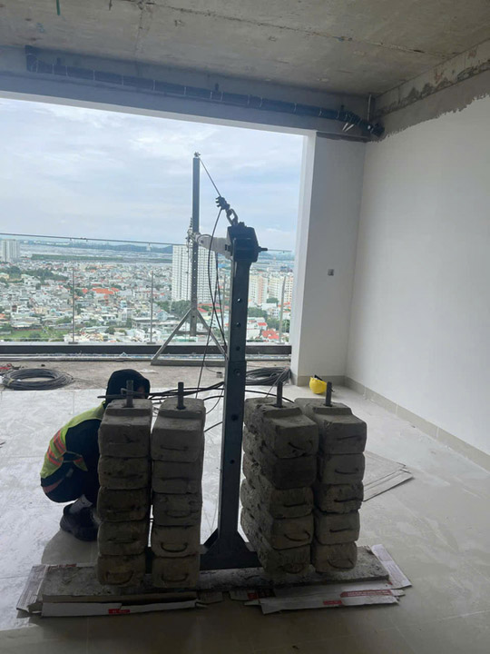 Construction gondola lift rental and installation